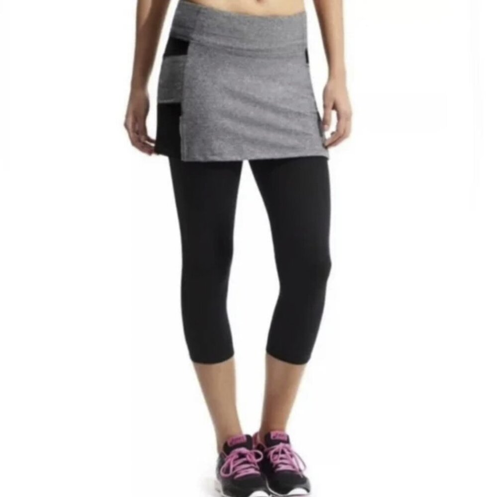 Athleta Be Free 2 In‎ 1 Skirted Capri in Heather Gray/Black Size XXS - NWOT